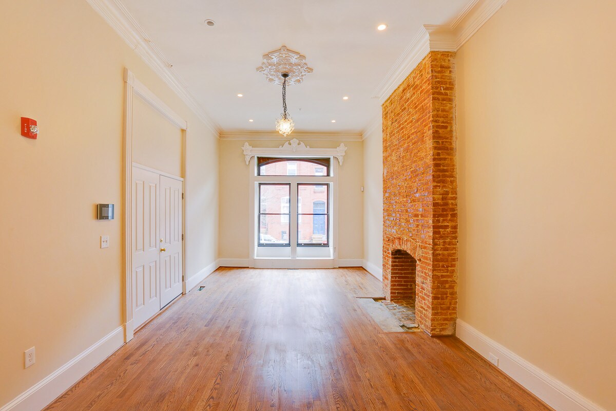 Primary Photo - 2118 St Paul St