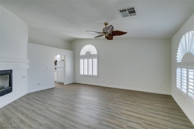 Foto del edificio - 8825 Fall Green Dr