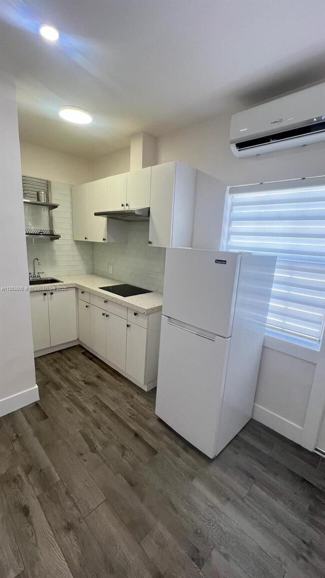 Building Photo - 7556 S Waterway Dr