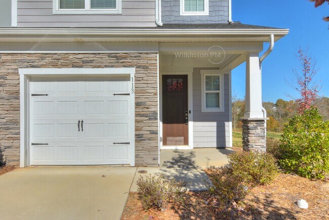 Building Photo - Stunning 3-bedroom, 2.5-bathroom home in C...