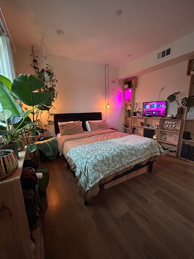 Foto del edificio - 2806 S Palm Grove Ave