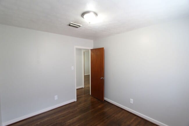 Building Photo - 4BR 2BA New On The Market! Cute! Cute! Cute! Better Hurry To See This One!!