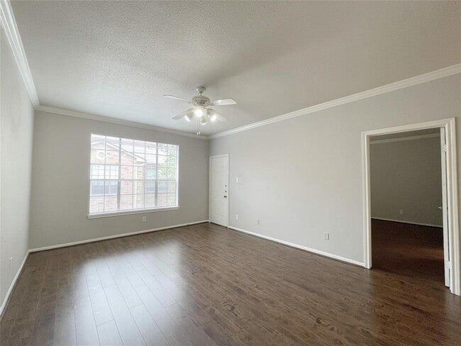 Building Photo - 2255 Braeswood Park Dr