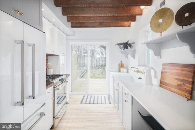 Foto del edificio - 320 Iona Ave