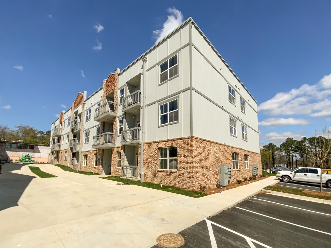Primary Photo - Hillside Lofts