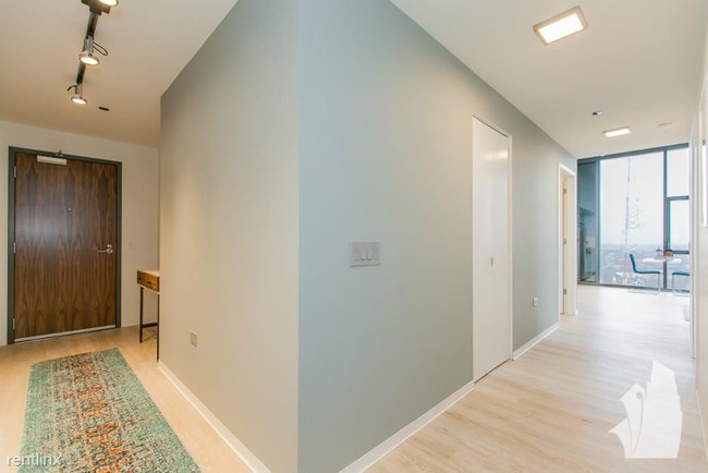 Building Photo - 2 br, 1 bath Condo - 2733 W Belden Ave # 2