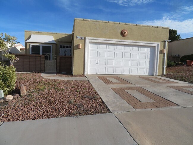 Building Photo - CLEAN LARGE 2 Bedroom, 2 Bath Home for Rent