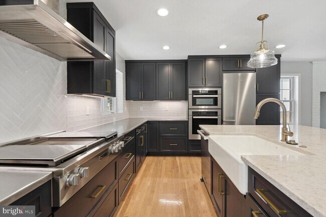 Foto del edificio - 3707 Cameron Mills Rd