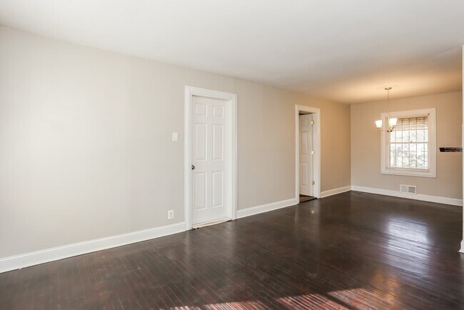 Foto del edificio - 3218 Bluebird Ln