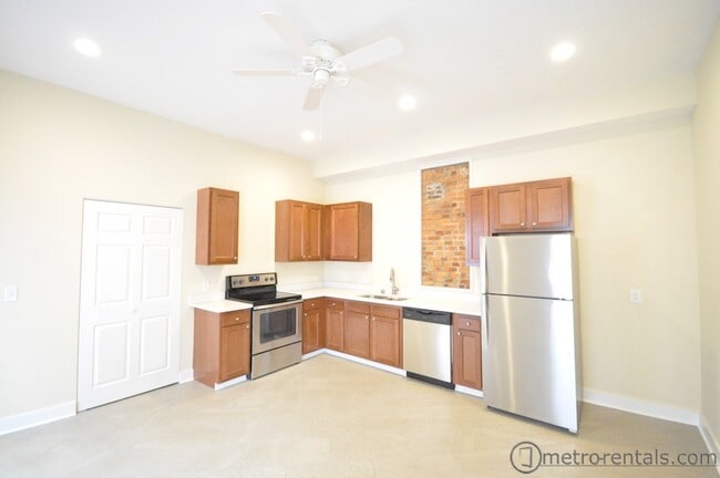 kitchen/living room - 68 E Whittier St