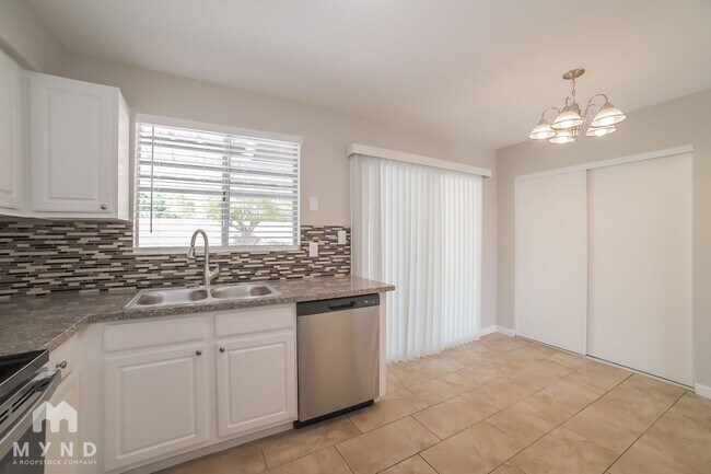 Building Photo - 8336 N 105th Ln