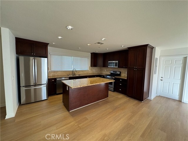 Foto del edificio - 1336 Calle Tulipan