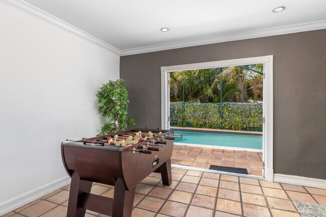 Foto del edificio - 2590 NE 200th St