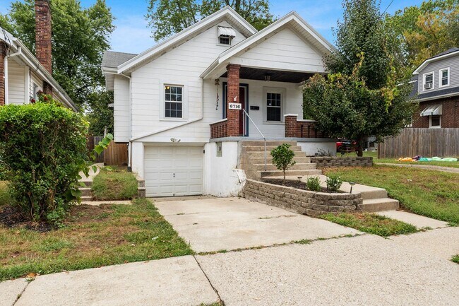 Photo - MADISONVILLE - Charming 3+ Bed Cape Cod House