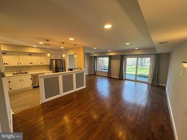 Foto del edificio - 1002 Worthington Dr