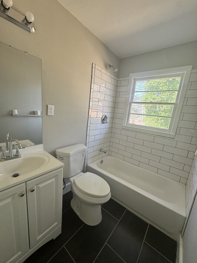 Foto del edificio - 2169 Barbara Ln