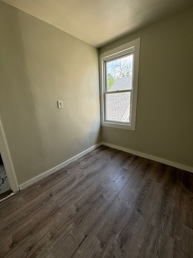 15 Davis Ave 2 - 17 Davis Ave