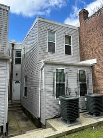 Building Photo - 1647 Pratt St