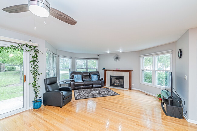 Building Photo - 2522 Live Oak Ln