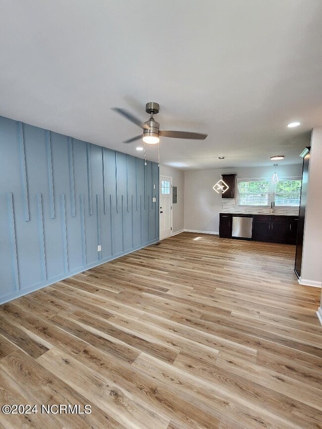 Building Photo - 4446 Queen St