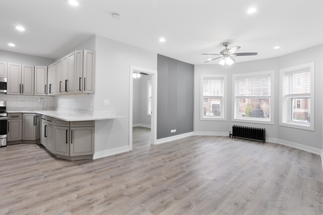 Building Photo - 6118 N Winthrop Ave