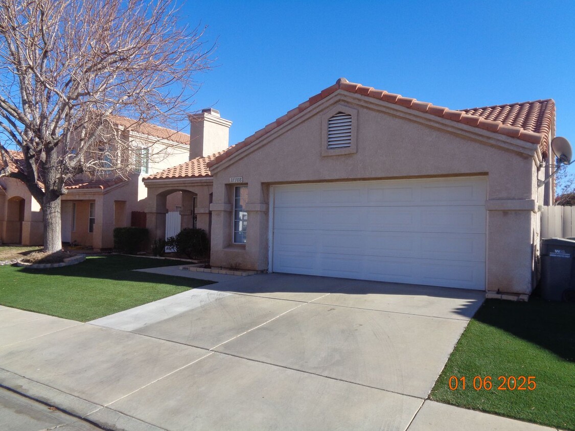 Foto principal - Nice Single Story Home in East Palmdale