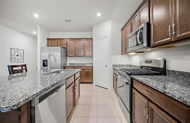 Foto del edificio - 636 Lazy River Dr