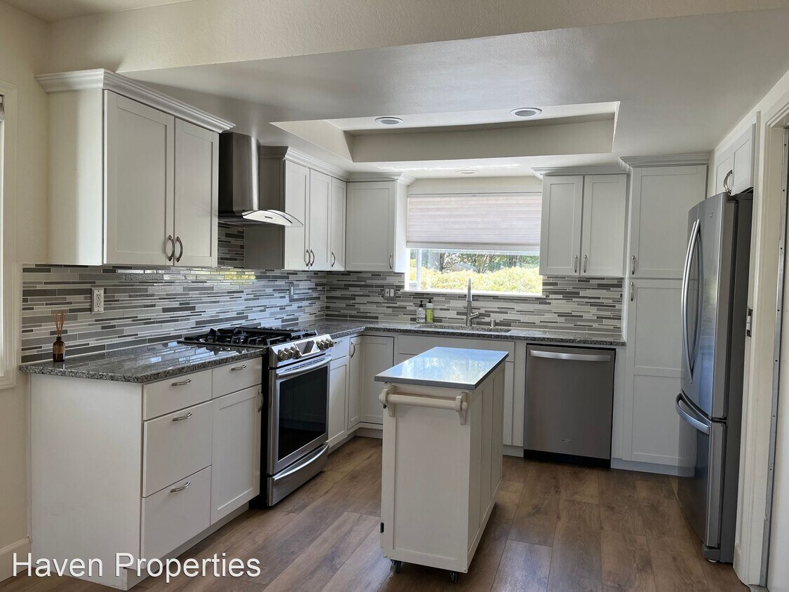 Primary Photo - 2 br, 2 bath House - 246 Ridge Rd