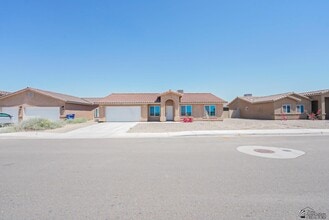 Building Photo - 7316 E 45th Pl