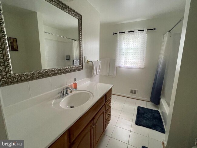 Foto del edificio - 6711 Beddoo St