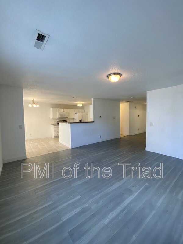 Foto del edificio - 202 Kinnley Ct