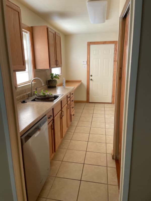 Building Photo - 2433 SW Madeline Ln