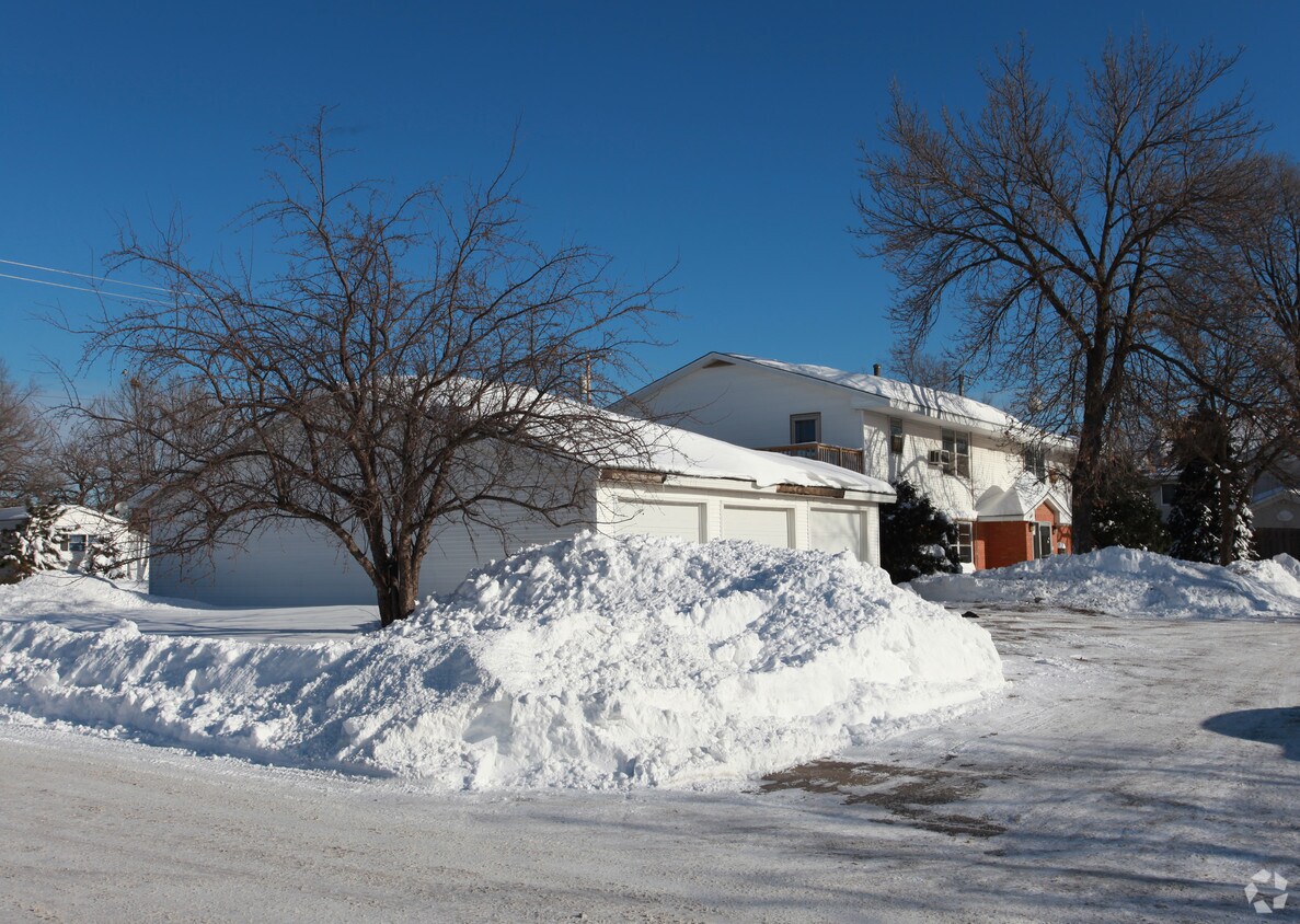 Foto del edificio - 8097 Mckinley St NE