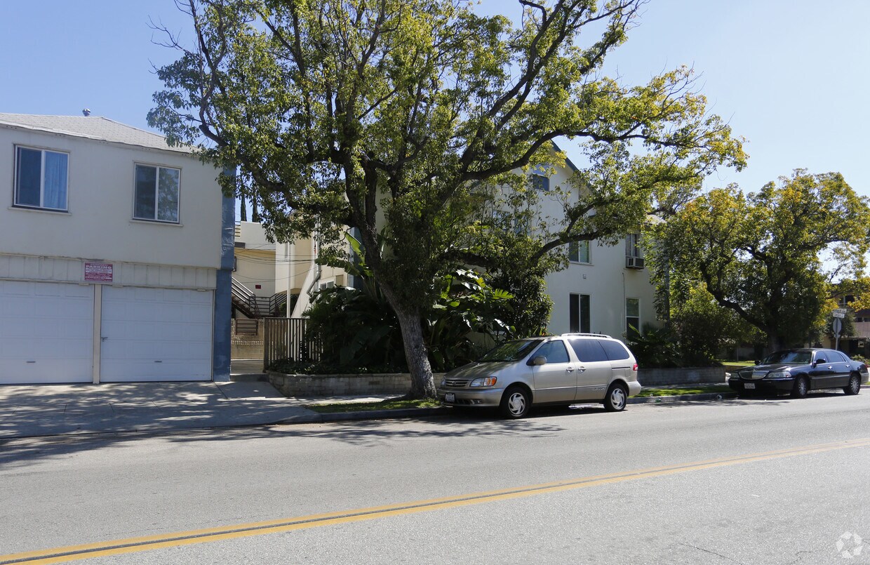 Foto del edificio - 721 Milford St