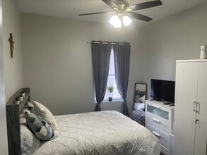 Building Photo - 218 Hopkins Ave