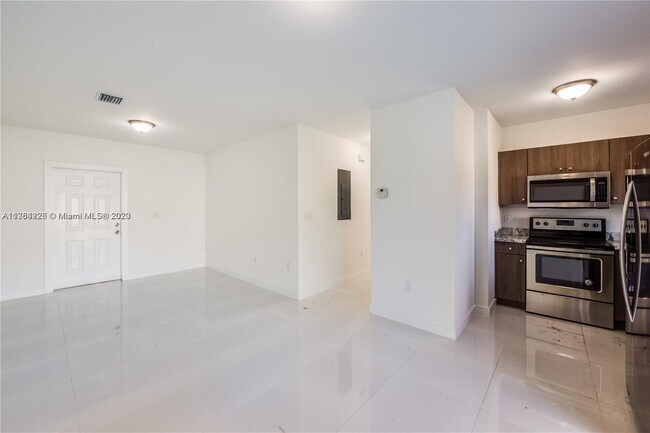 Foto del edificio - 2001 NW 96th St