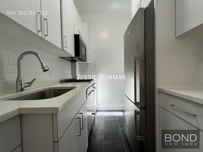 Building Photo - 106 E 81st St