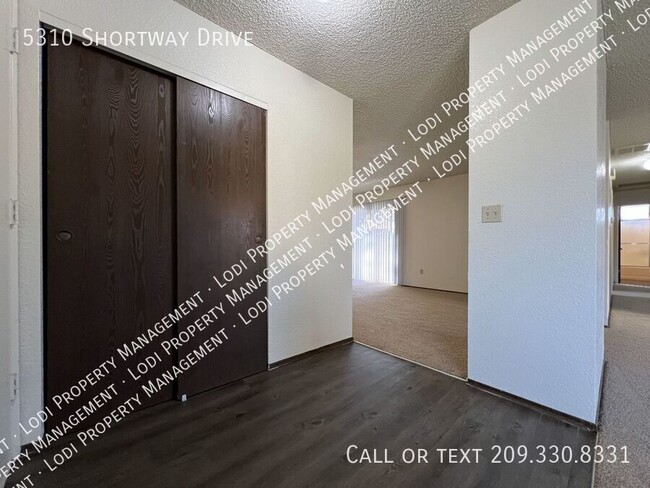 Building Photo - Spacious 3 Bedroom 2 Bath Home in Valley H...