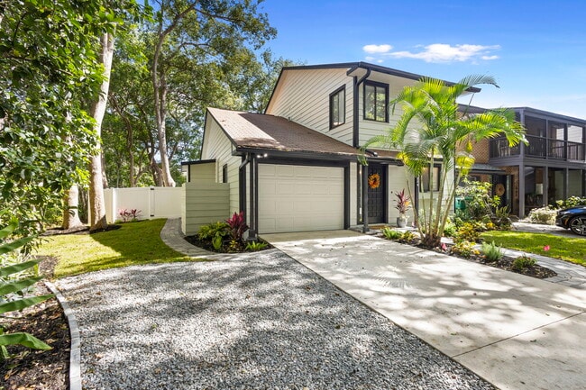 Building Photo - 805 Clake St