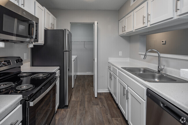 2BR, 2BA - B3 - 1,096SF - Kitchen - 1070 Main Apartments