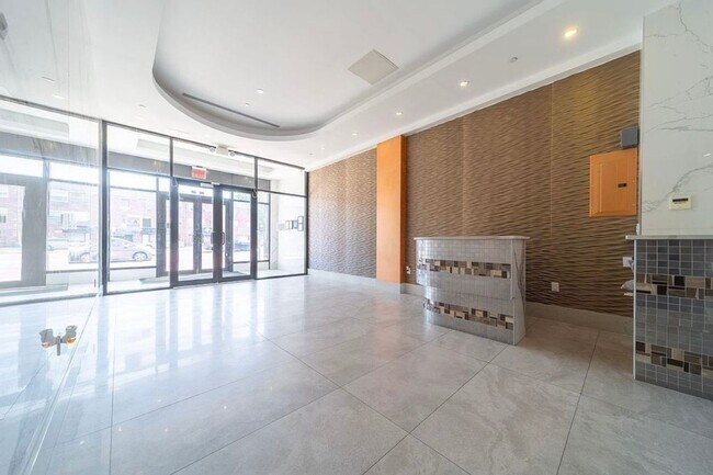 Foto del edificio - Charming 1BR Condo in Rego Park