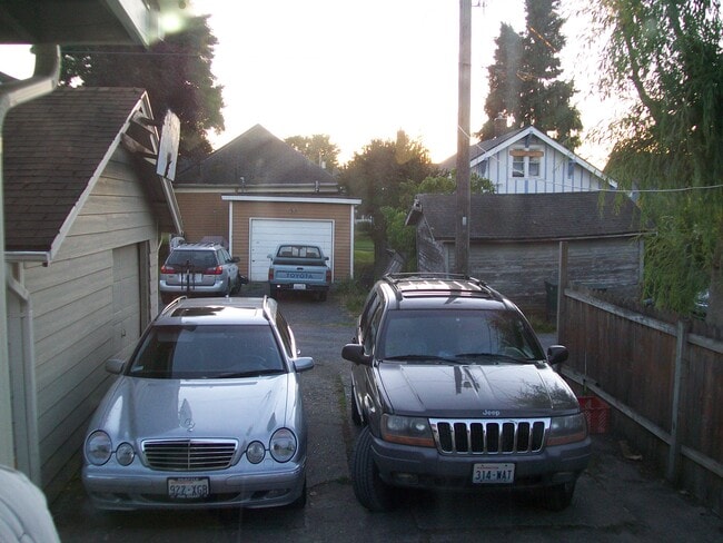 Building Photo - 1531 James St