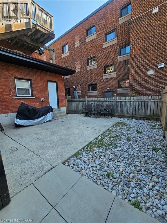 Photo du bâtiment - 526 King St E