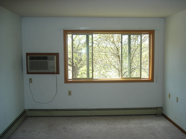 Living Room - River Ridge Apartments