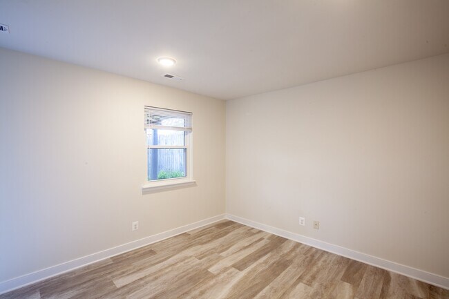 Building Photo - 1000 Belmont Ave