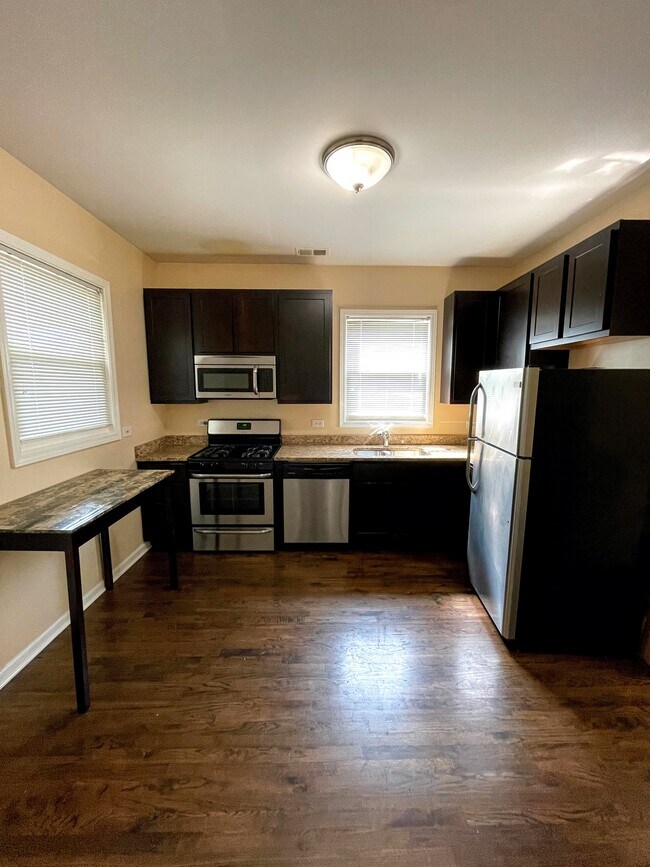 Foto del edificio - 3251 W Berteau Ave