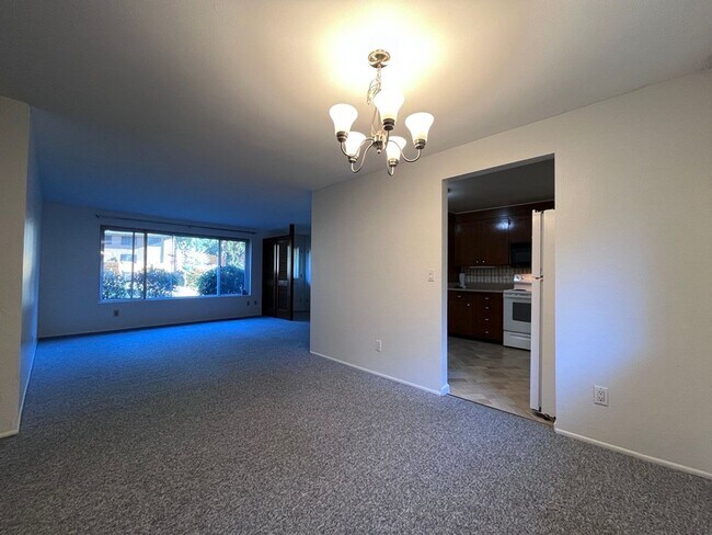 Building Photo - Wonderful Rambler in Federal Way
