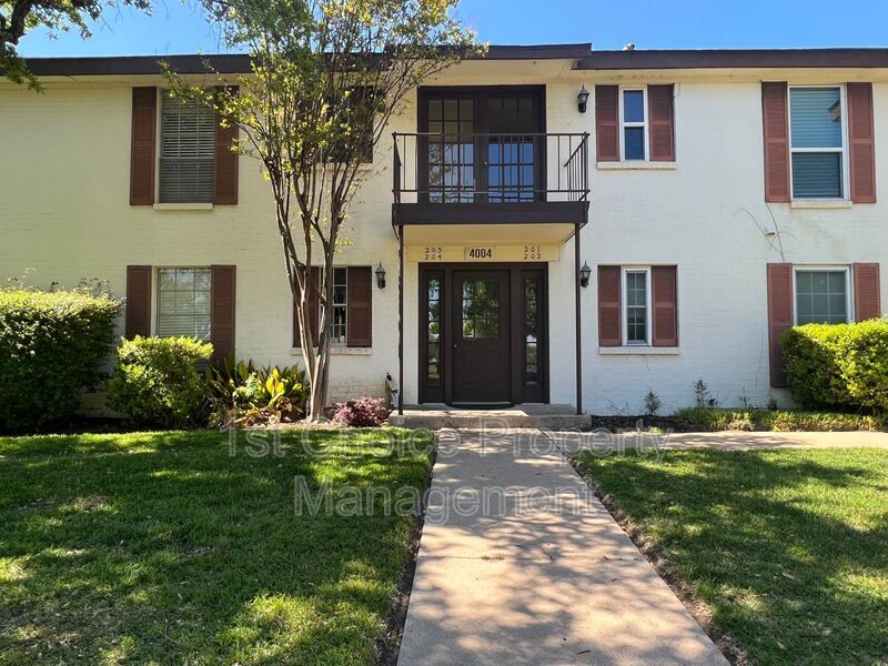 Foto principal - 4004 Ridglea Country Club Dr