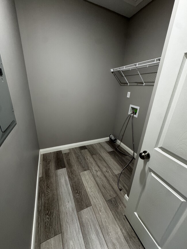 Building Photo - Muddy Springs 10 Plex