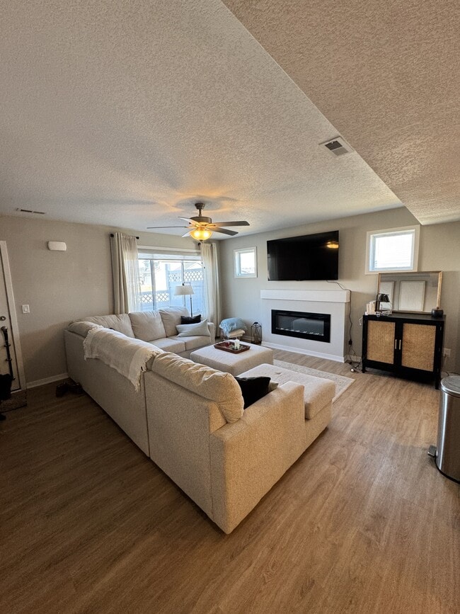 Building Photo - 2622 SE Osier Ave